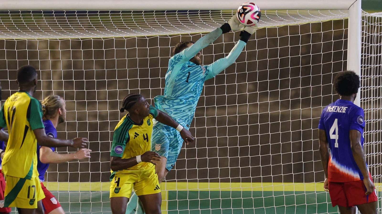 面临来自世 面临来自世