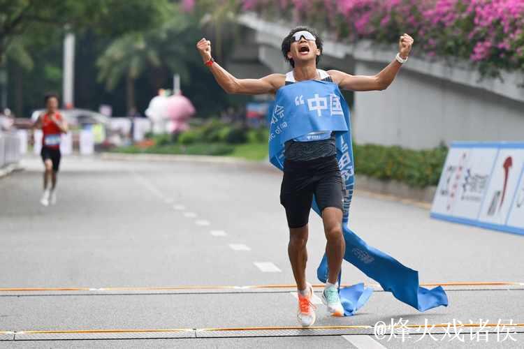 全运会历史首个跨境马拉松何杰夺冠